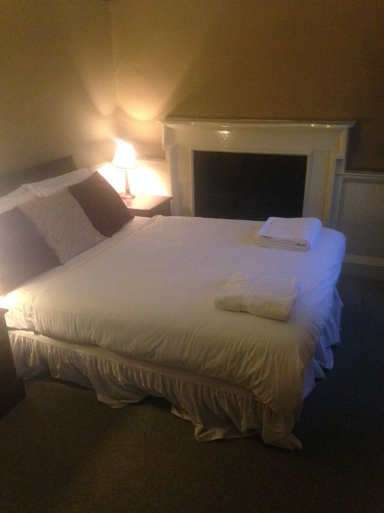 New Inn Hotel Lechlade Bagian luar foto