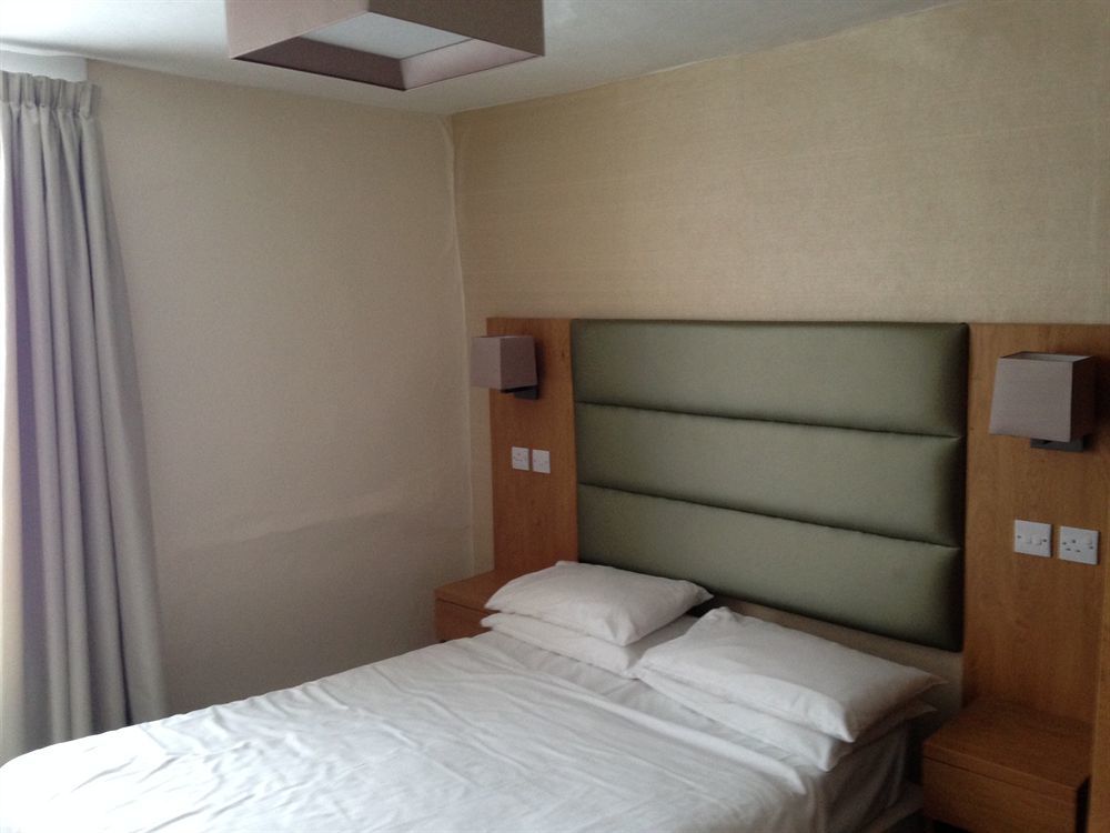 New Inn Hotel Lechlade Bagian luar foto