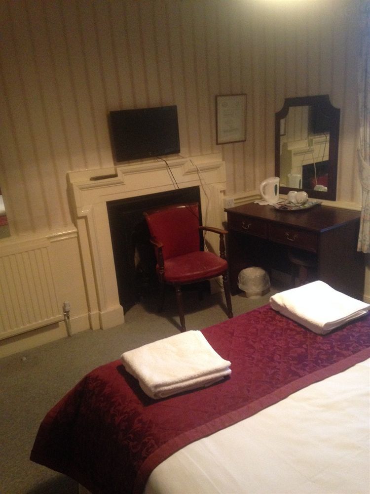 New Inn Hotel Lechlade Bagian luar foto