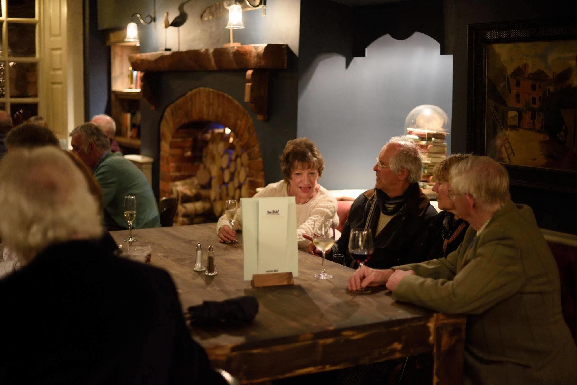 New Inn Hotel Lechlade Bagian luar foto