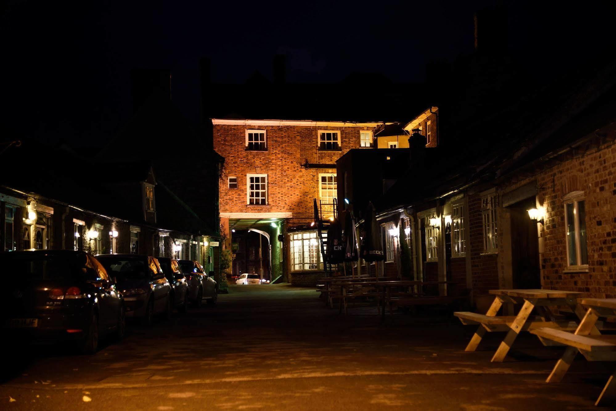 New Inn Hotel Lechlade Bagian luar foto