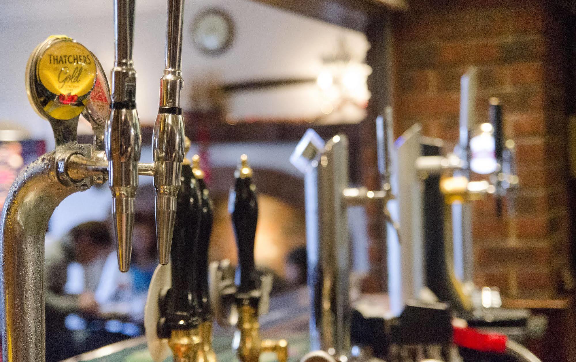 New Inn Hotel Lechlade Bagian luar foto