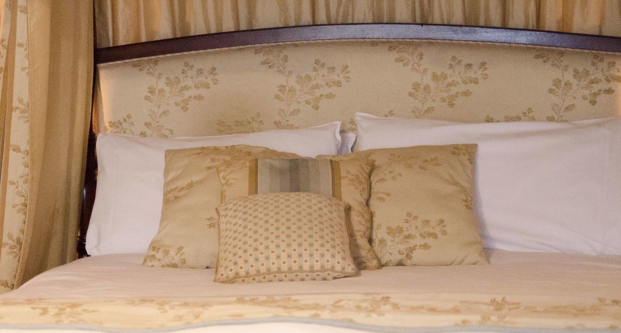 New Inn Hotel Lechlade Bagian luar foto