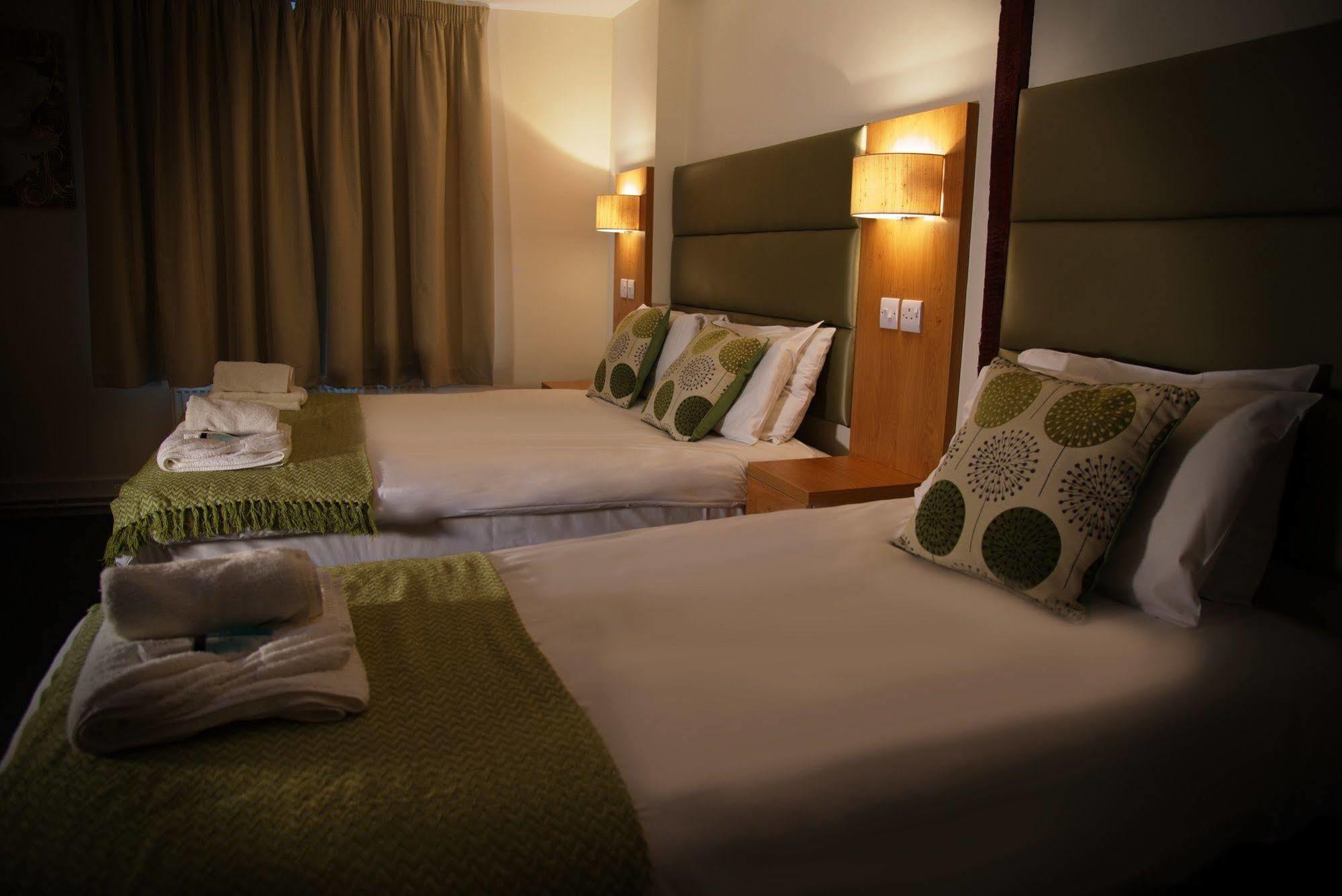 New Inn Hotel Lechlade Bagian luar foto