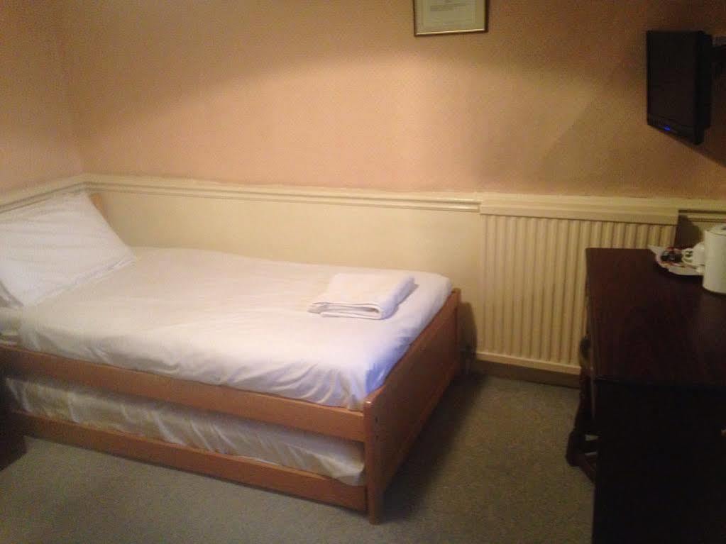 New Inn Hotel Lechlade Bagian luar foto