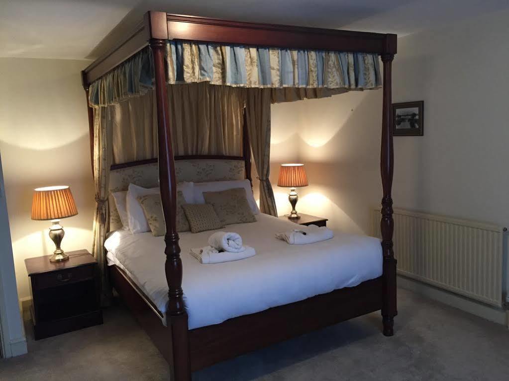 New Inn Hotel Lechlade Bagian luar foto